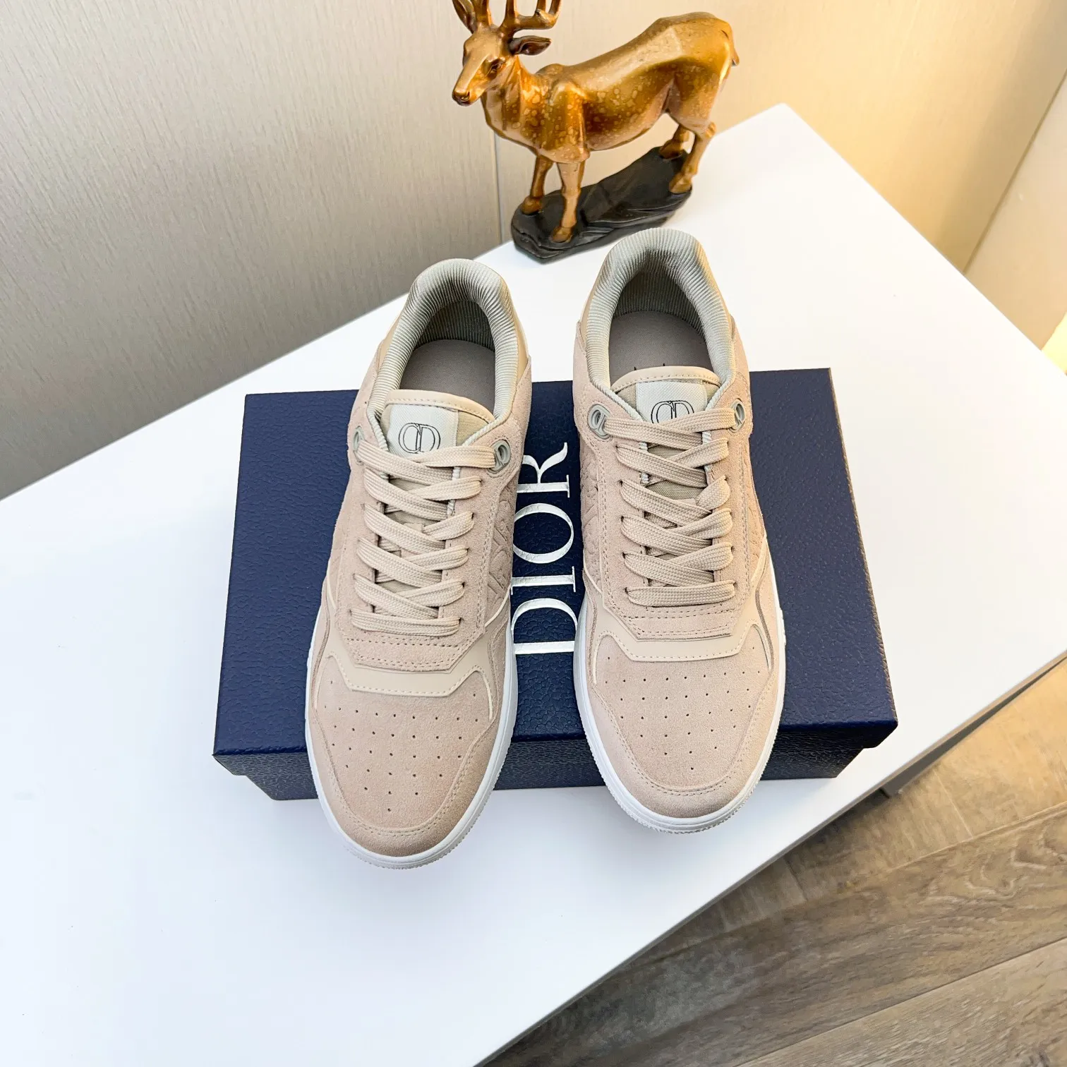 Men's Men's Shoes 💰400 [New] 🦩🦩Dior - Low-top sneakers 2025 spring men's collection new arrivals [Celebrate][Celebrate][Celebrate], reinterpret the basketball shoe design and become a classic Dior item [Strong][Strong][Strong], crafted in black and cream white smooth cowhide with beige suede, leather display on the side The CD logo, tongue, sole and back side are decorated with various distinctive details to enhance the style[666][666], while eyelet details, topstitching and rubber panels highlight the dynamic charm of its athletic style[strong][strong][strong]. It has a two-color rubber sole, which can be matched with various clothing to create a refined look. Size: 38 to 44 (45 can be customized